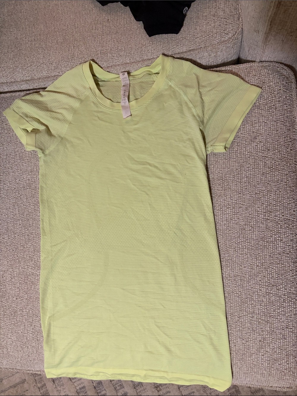 Swiftly Tech Short-Sleeve Shirt 2.0
Hip Length